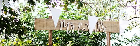 Mr and Mrs wedding sign